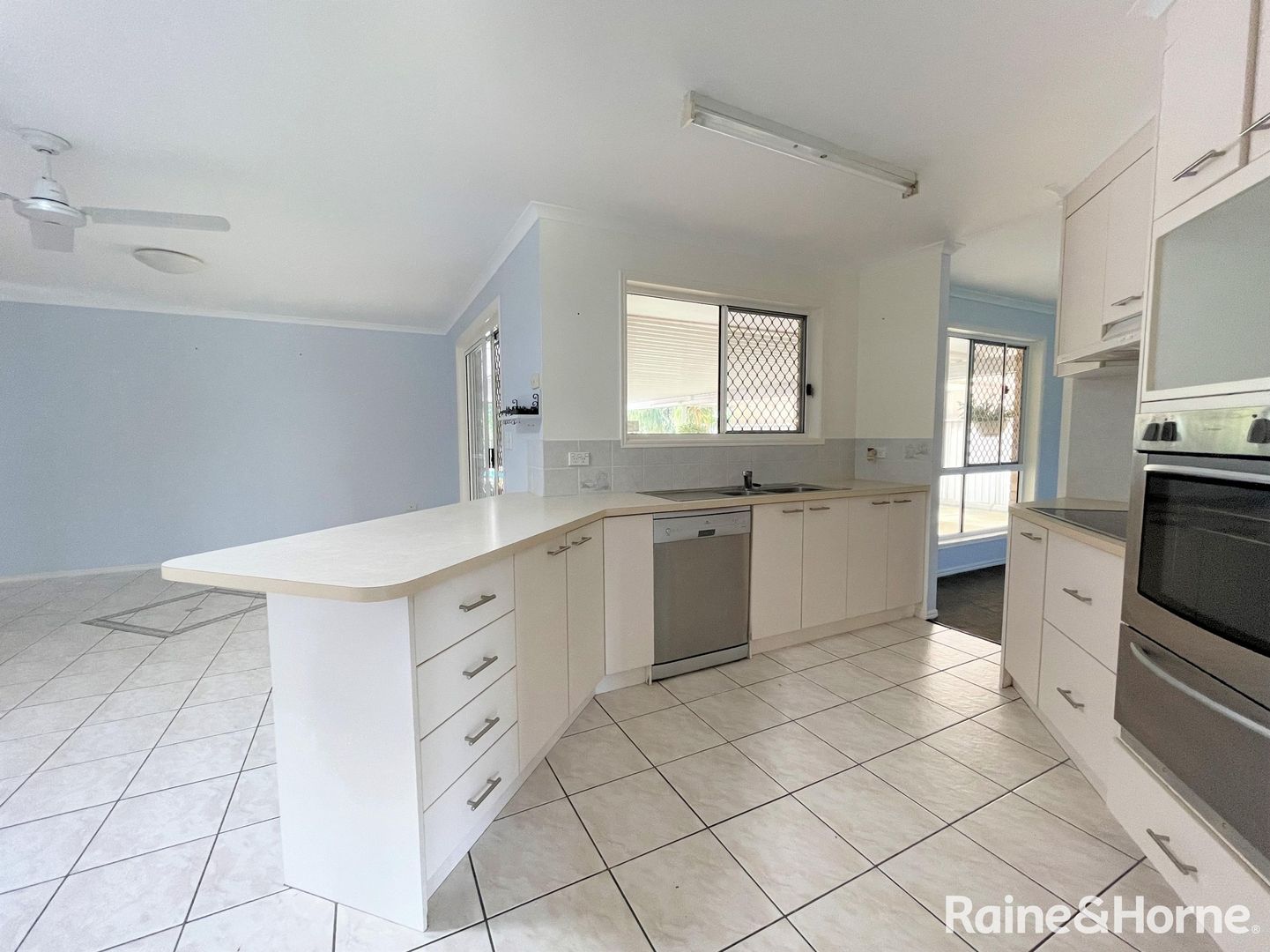 10 Renee Court, Torquay QLD 4655, Image 2