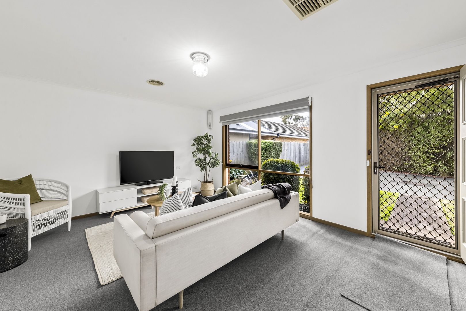 2/4 Gay Street, Blackburn North VIC 3130, Image 1