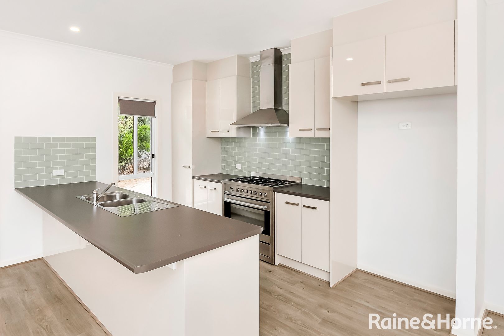 36 Bayview Road, Clayton Bay SA 5256 House For Rent 410 Domain