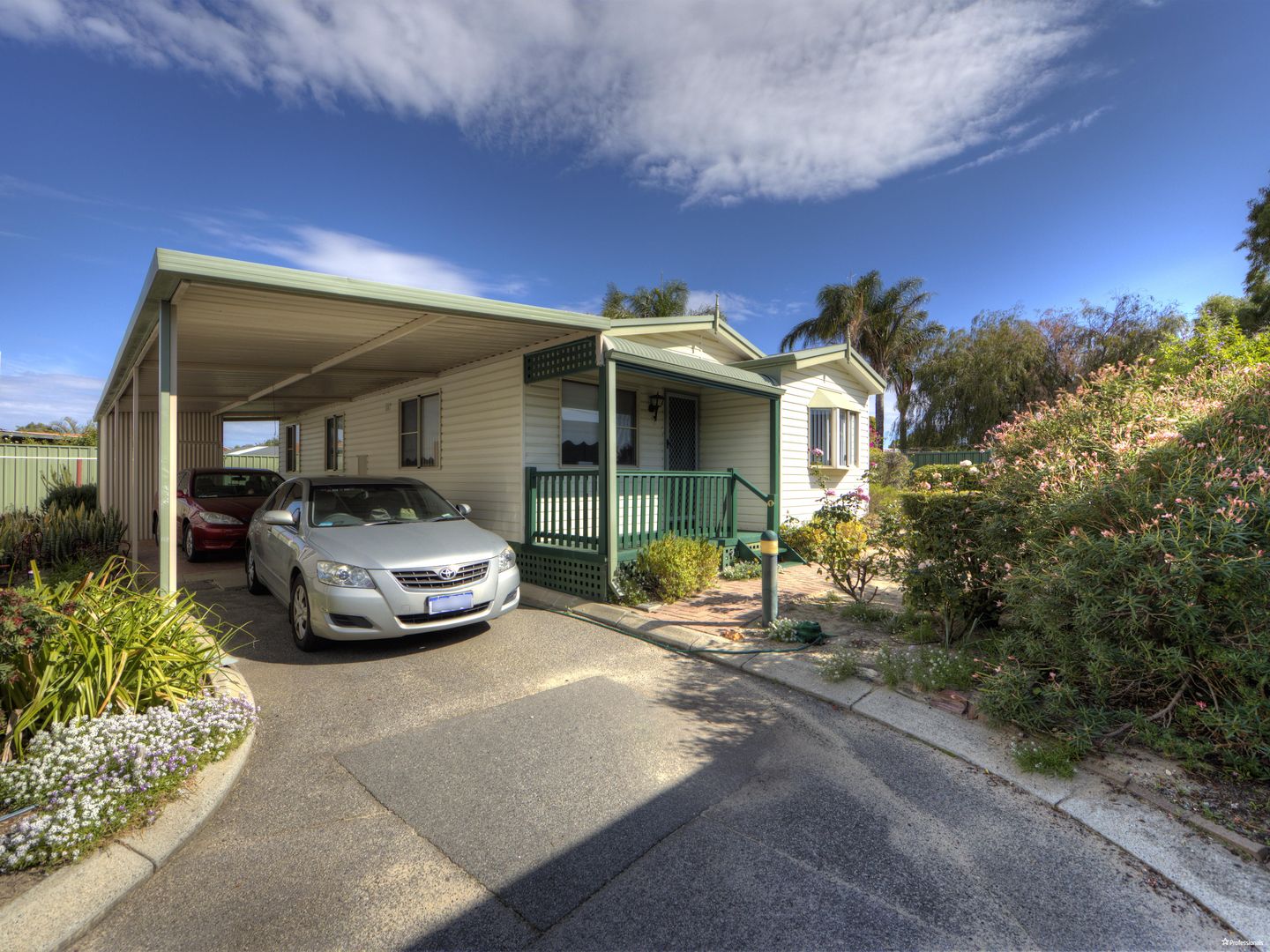 3 bedrooms House in 1/186 Hale Road FORRESTFIELD WA, 6058