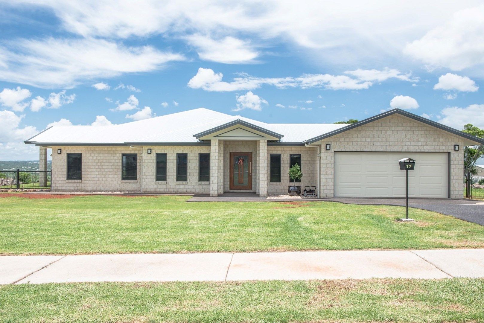 17 Hilltop Drive, Gowrie Junction QLD 4352