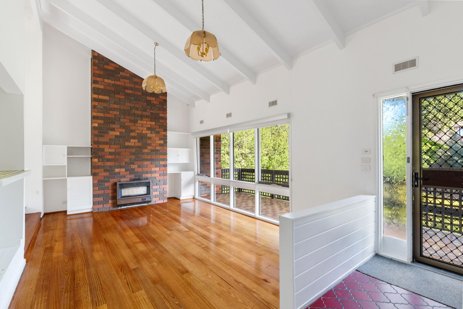 3 bedrooms House in 17 Avandina Cres GREENSBOROUGH VIC, 3088