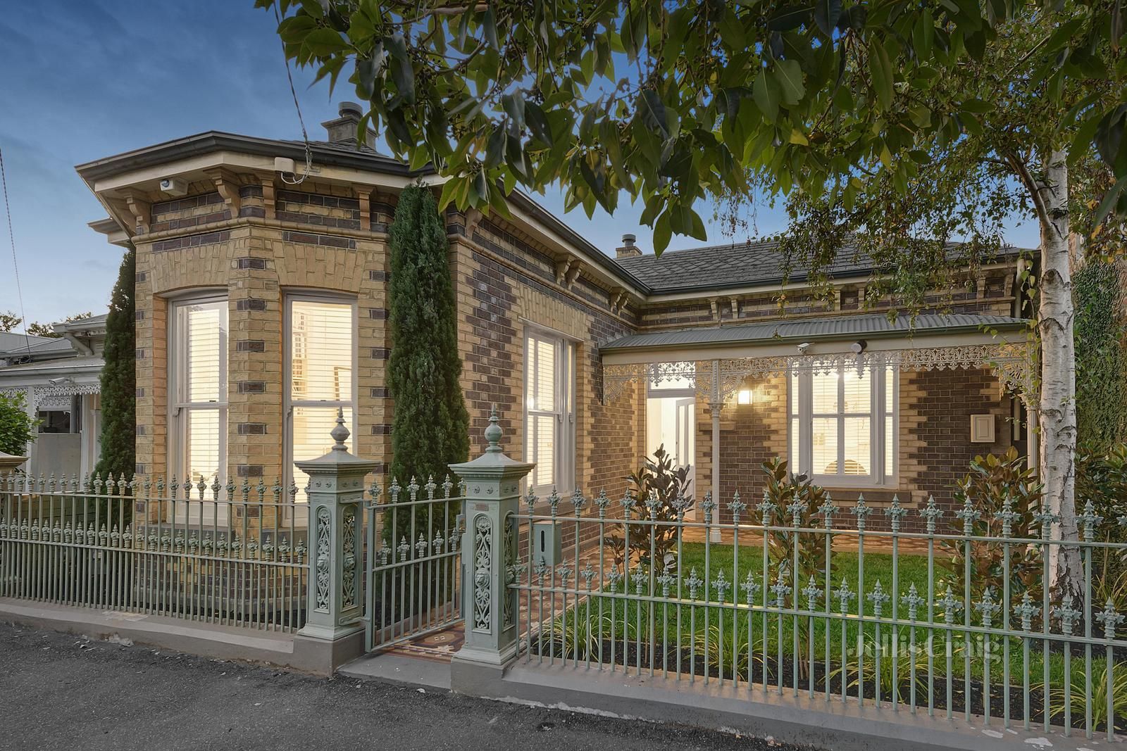 4 bedrooms House in 22 Greig Street ALBERT PARK VIC, 3206