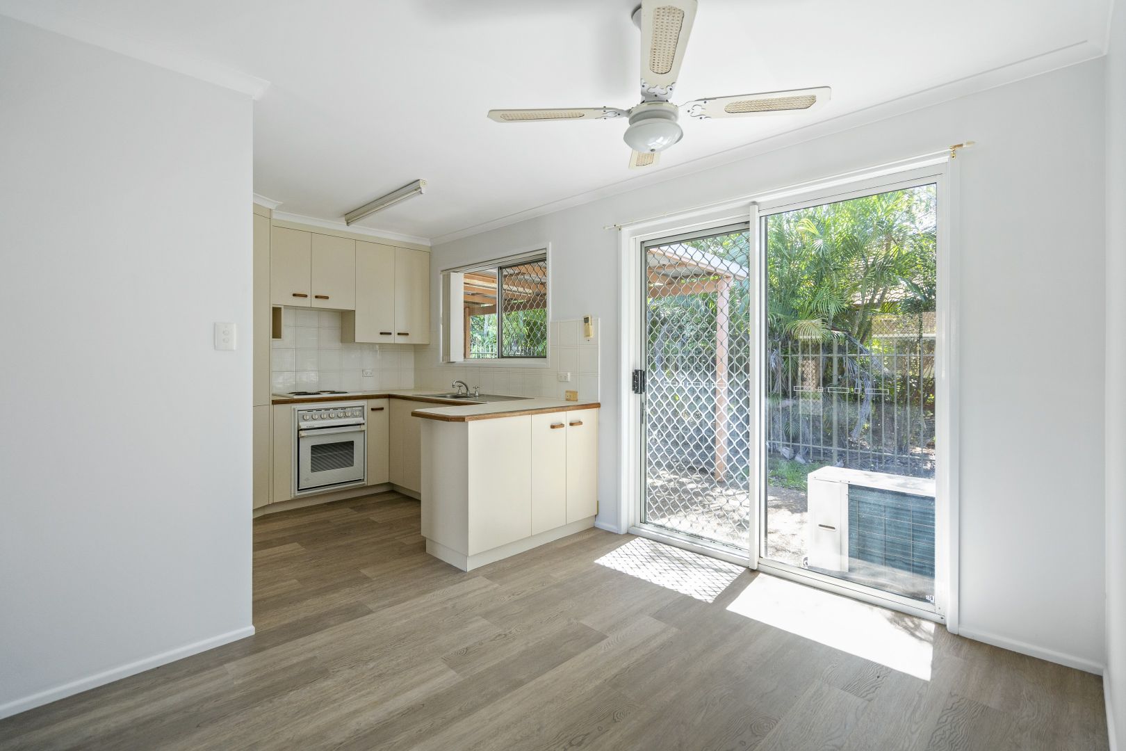 1/17 Thabeban Street, Avenell Heights QLD 4670, Image 2