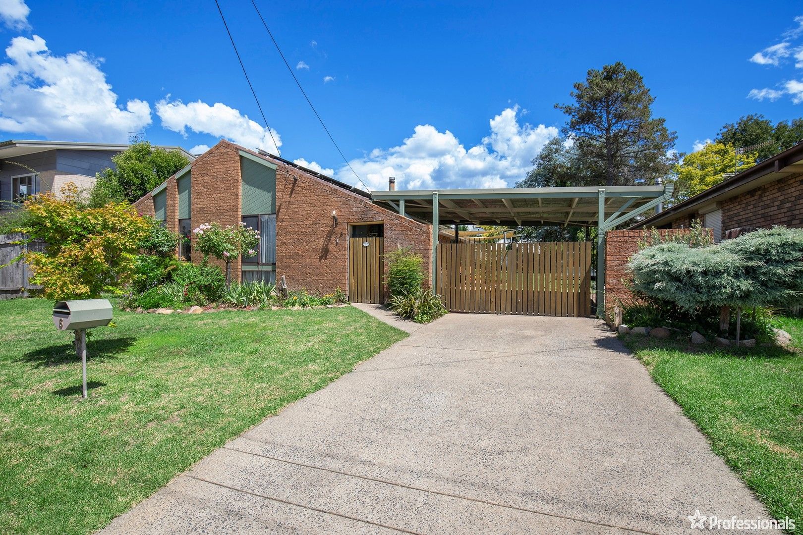 6 Wigan Avenue, Armidale NSW 2350, Image 0