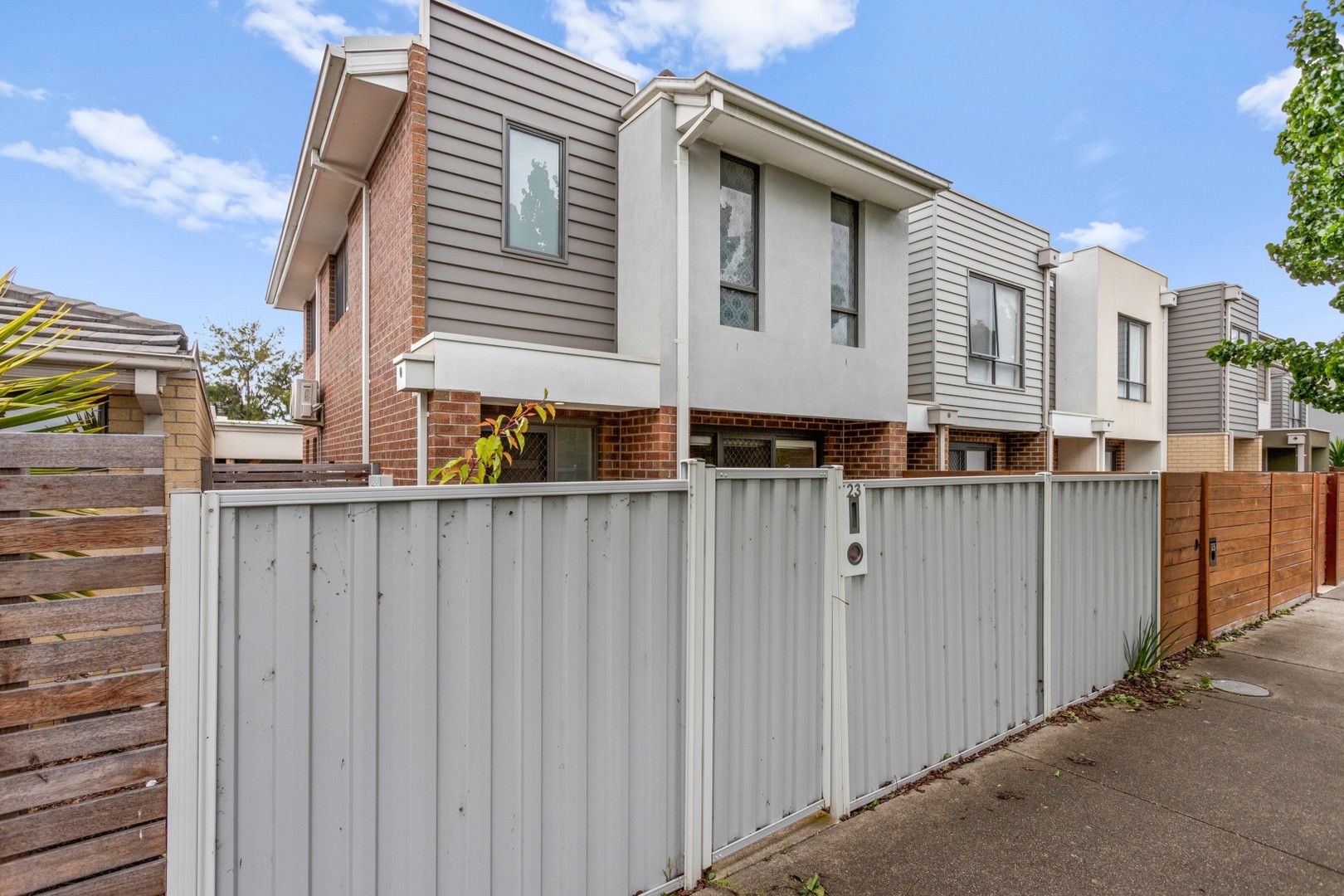 2 bedrooms House in 23 Breadalbane Avenue MERNDA VIC, 3754