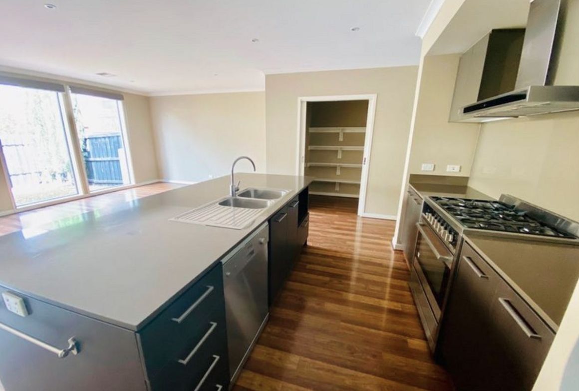 19 Hazelton Drive, Doreen VIC 3754 House For Rent 500 Domain