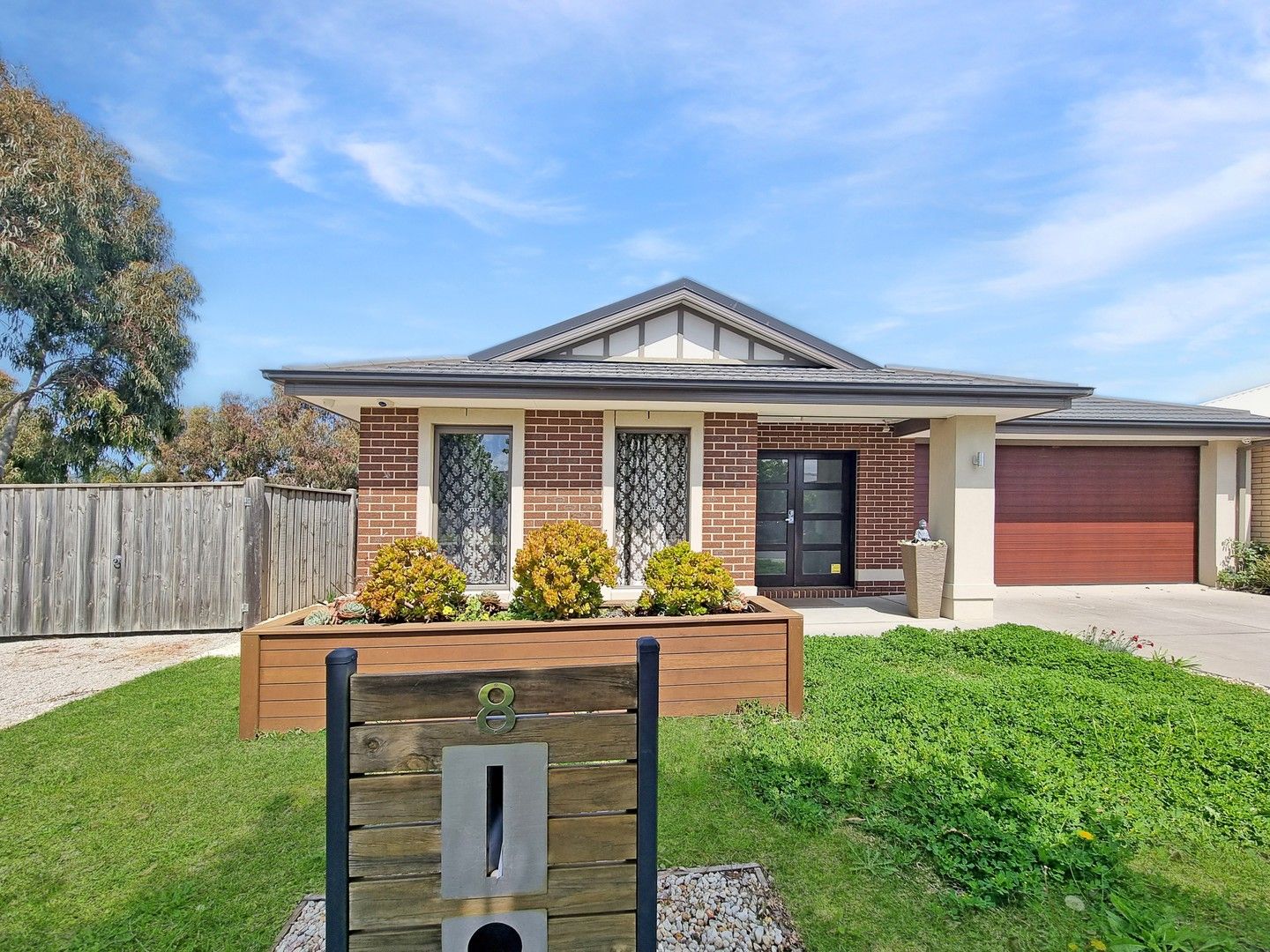 4 bedrooms House in 8 Manna Gum Drive MOUNT DUNEED VIC, 3217