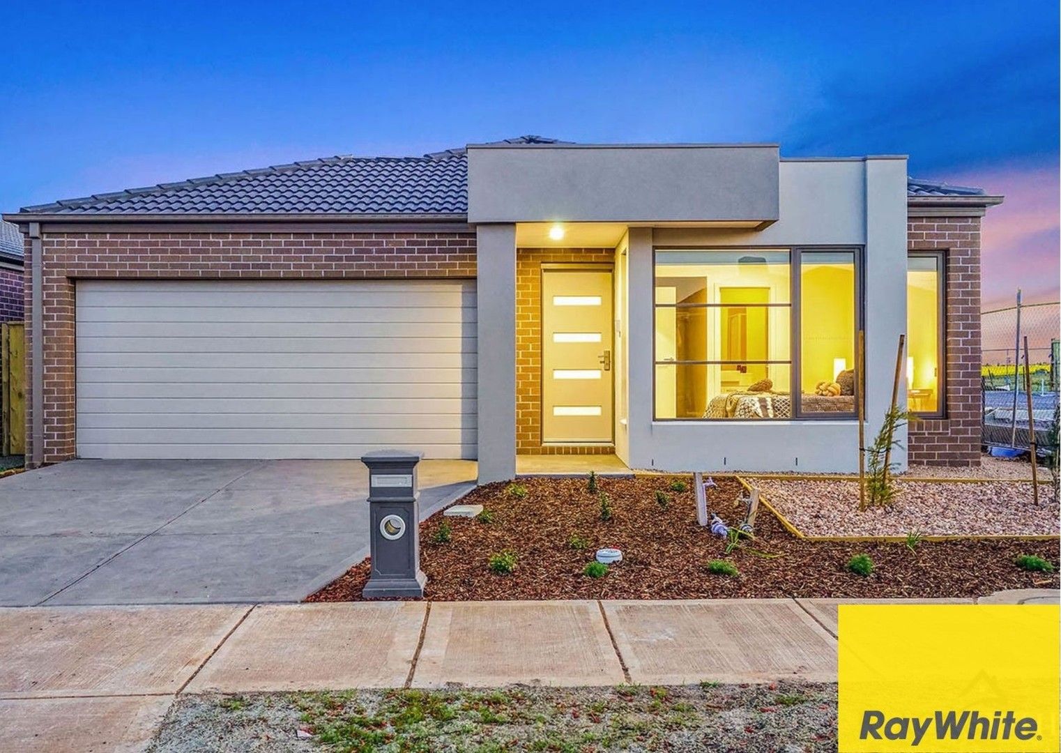 4 bedrooms House in 16 Blazon Drive TARNEIT VIC, 3029