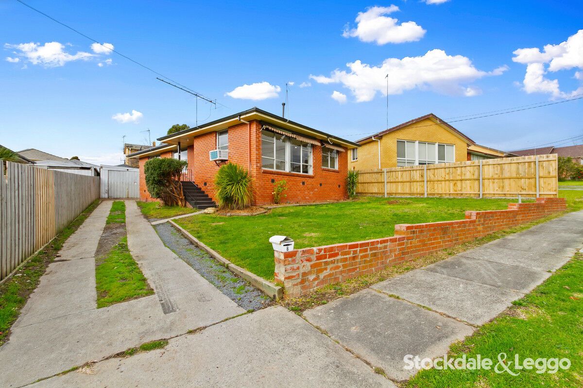 3 bedrooms House in 8 McInnes Crescent CHURCHILL VIC, 3842
