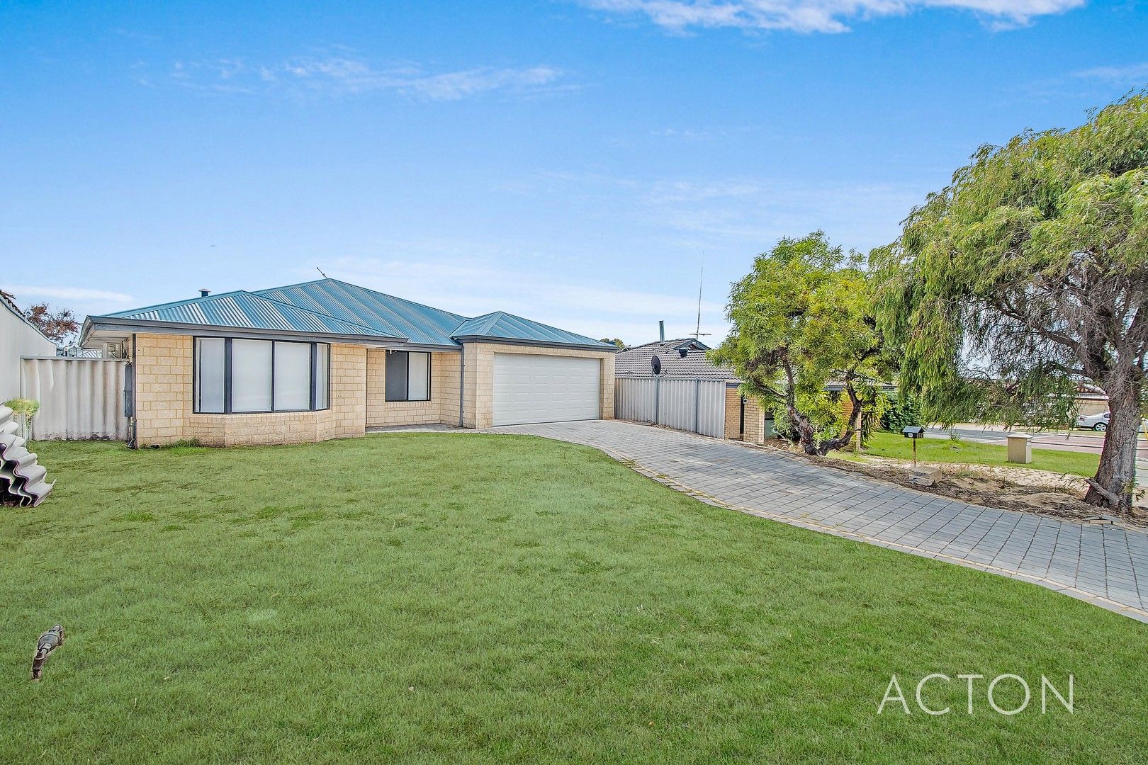 4 bedrooms House in 124 St Barnabas Boulevard QUINNS ROCKS WA, 6030