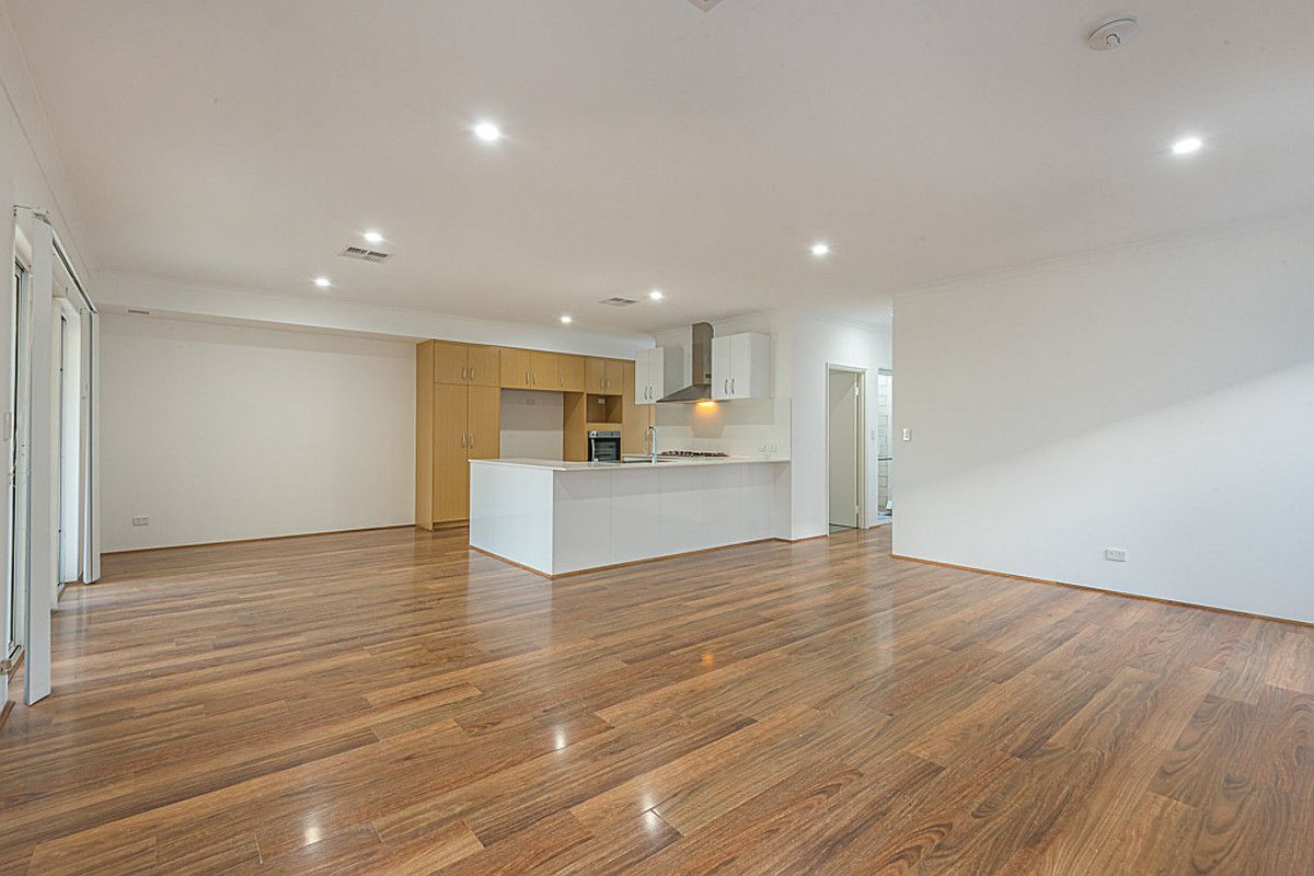 4 bedrooms House in 4 Slate Way HARRISDALE WA, 6112