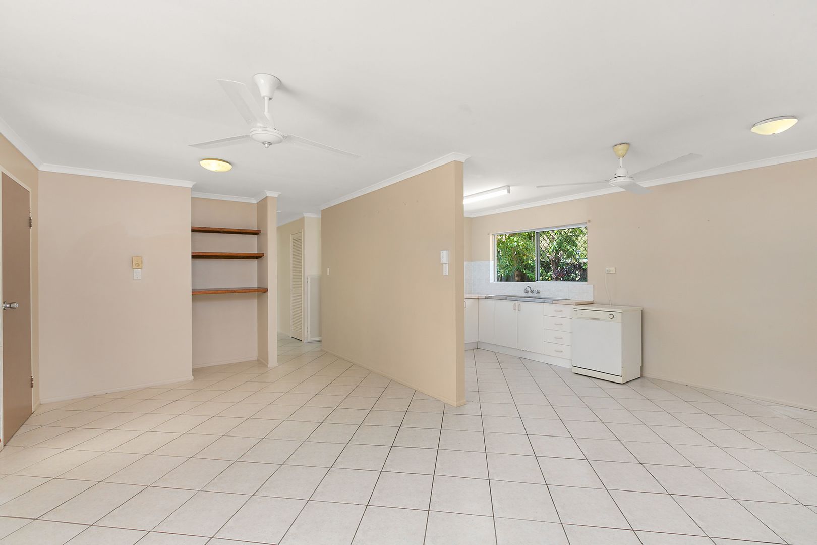 1/7 Hagen Close, Trinity Beach QLD 4879, Image 2