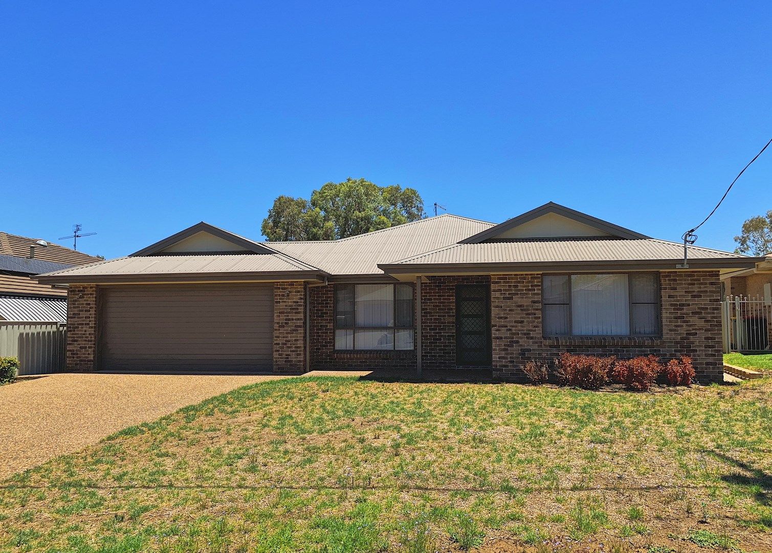 4 bedrooms House in 20 Wagonia Drive KOOTINGAL NSW, 2352