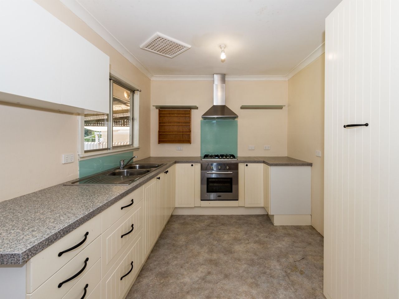 8 Richardson St, Williams WA 6391, Image 2