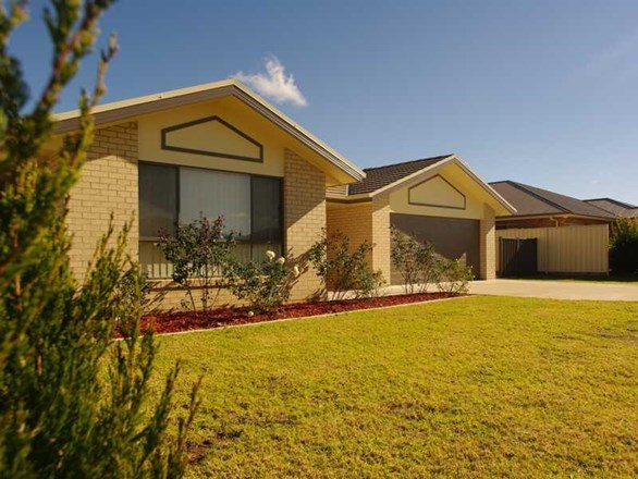 24 William Farrer Drive, Dubbo NSW 2830