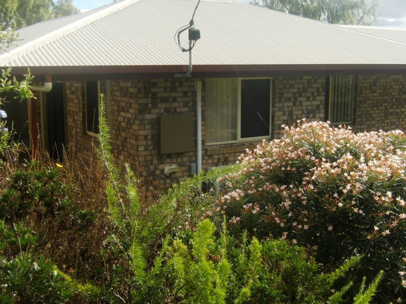 2 bedrooms Apartment / Unit / Flat in 1/6 Bertram Street WARWICK QLD, 4370