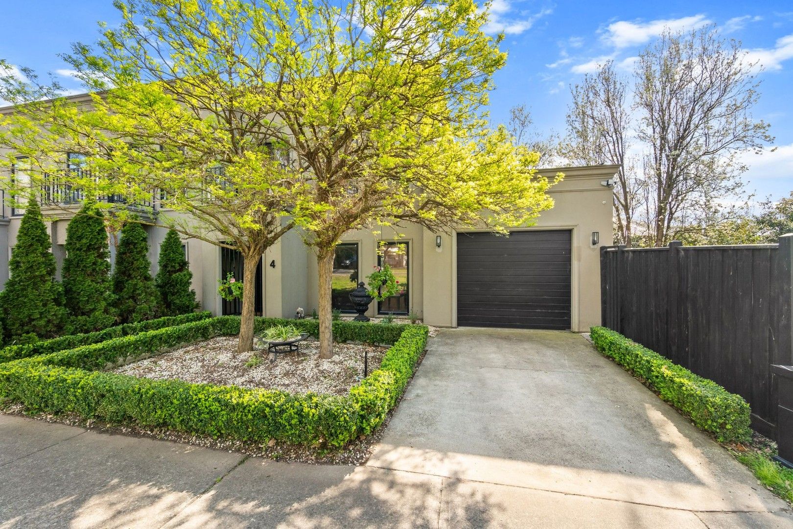 2 bedrooms Townhouse in 4/1 Hedges Avenue TRARALGON VIC, 3844