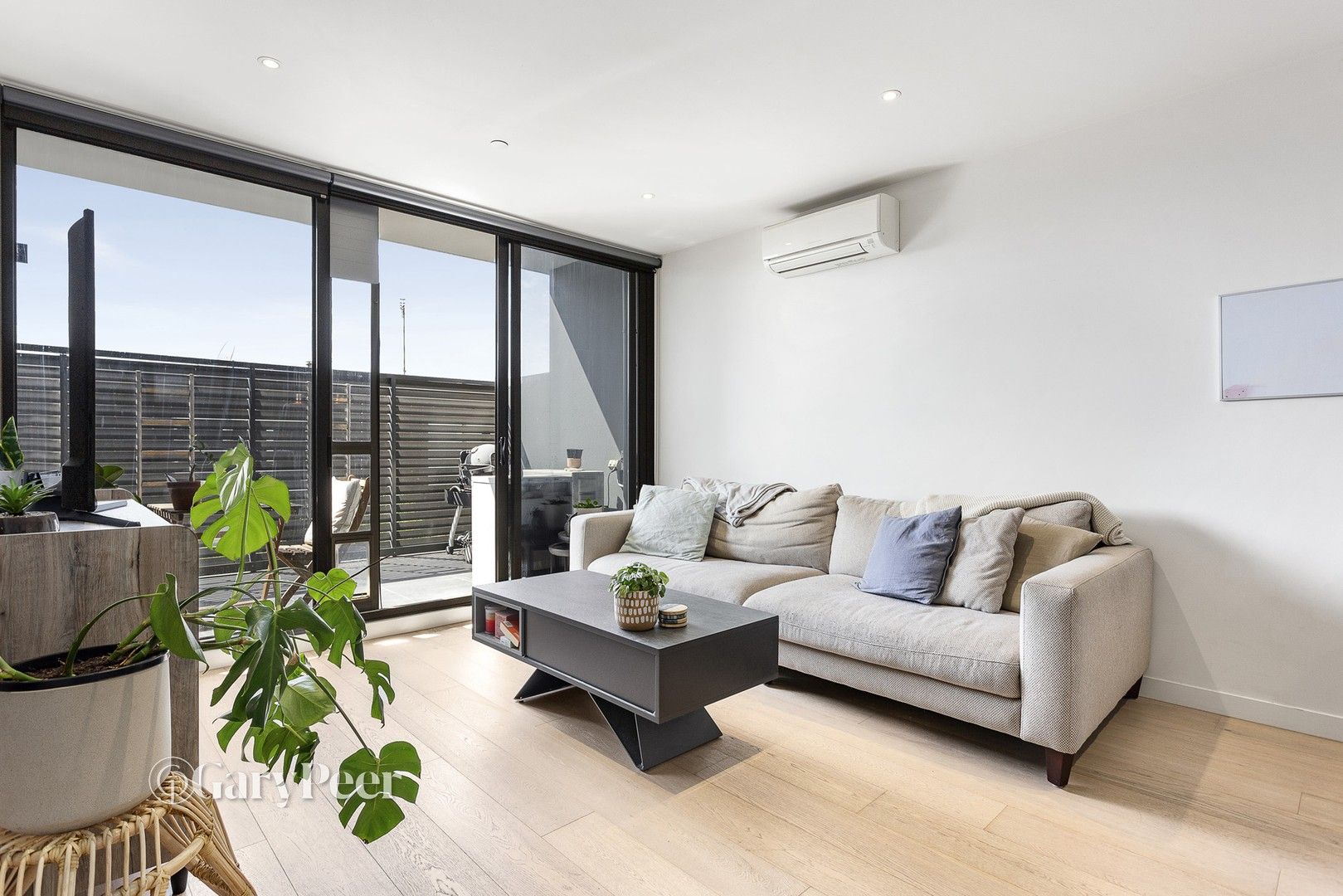 2 bedrooms Apartment / Unit / Flat in 212/12-14 Dickens Street ELWOOD VIC, 3184