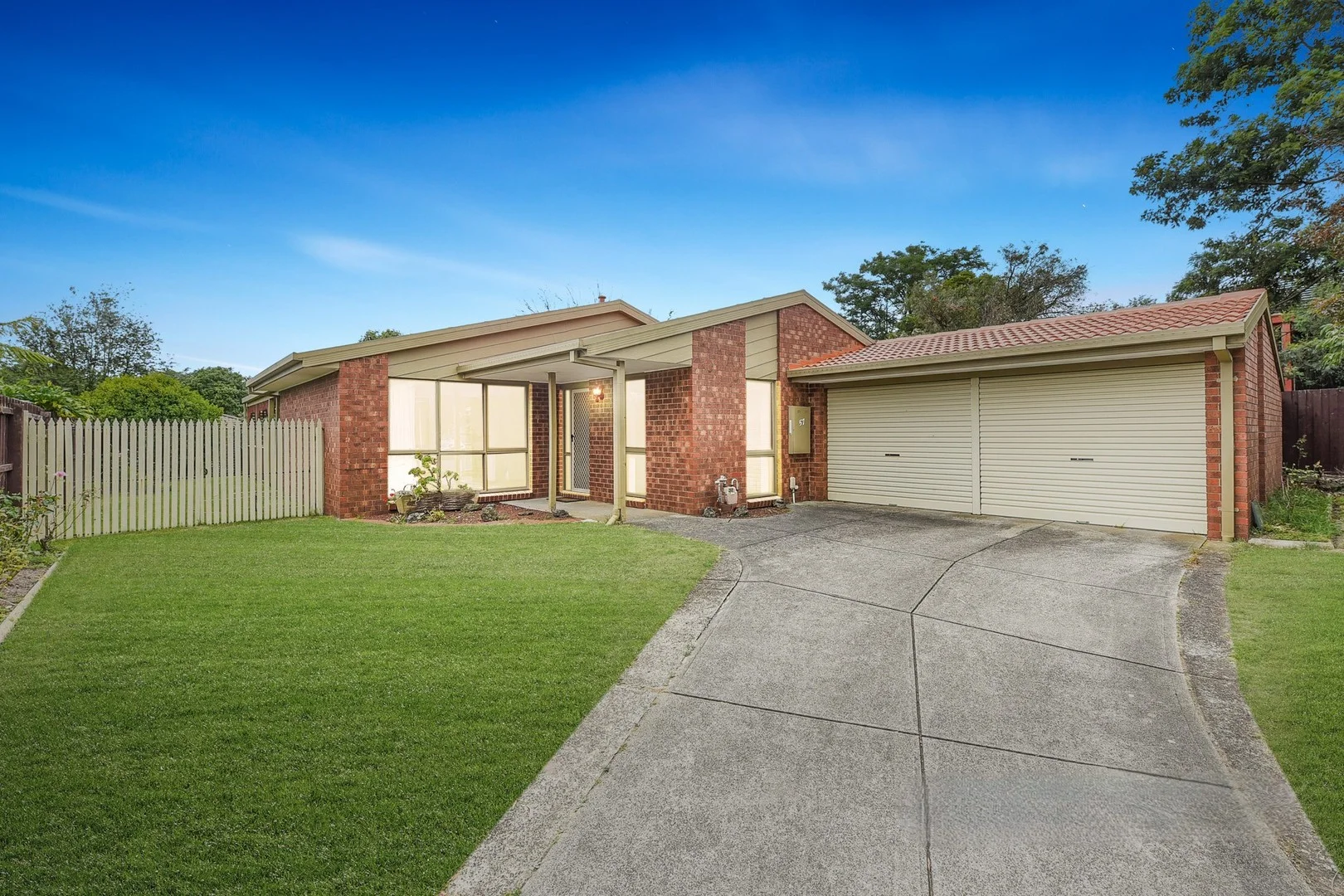 57 WAVERLEY PARK Drive, Cranbourne North VIC 3977
