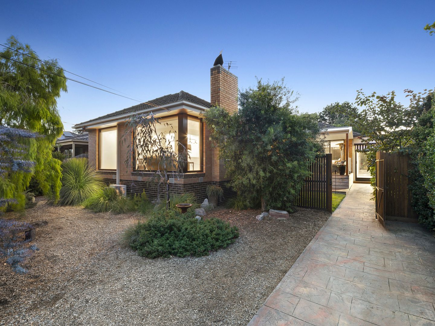 27 Merton Close, Cheltenham VIC 3192