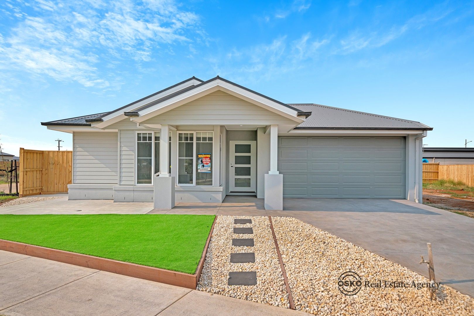 4 bedrooms House in 44 Adenmore Circuit DEANSIDE VIC, 3336