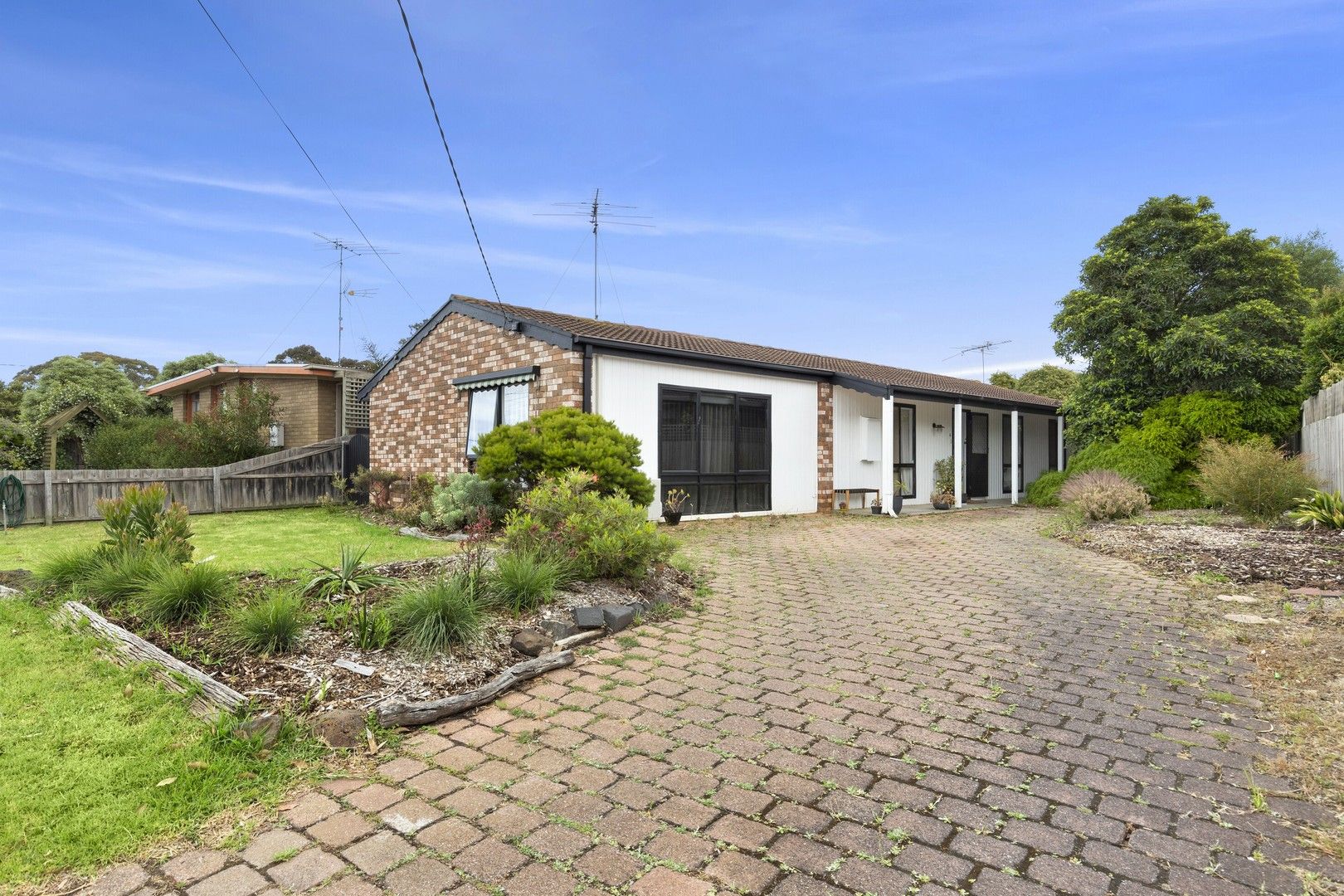 3 bedrooms House in 4 Hilda Avenue OCEAN GROVE VIC, 3226