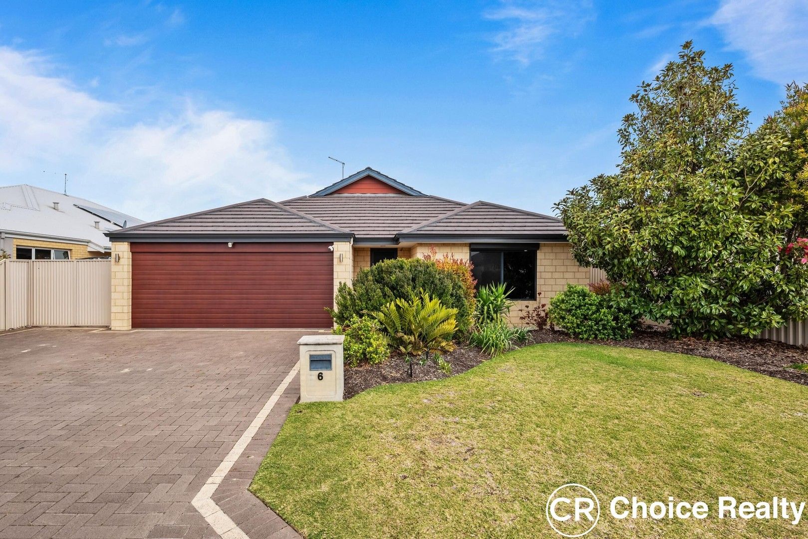 4 bedrooms House in 6 Sunderland Way WAIKIKI WA, 6169
