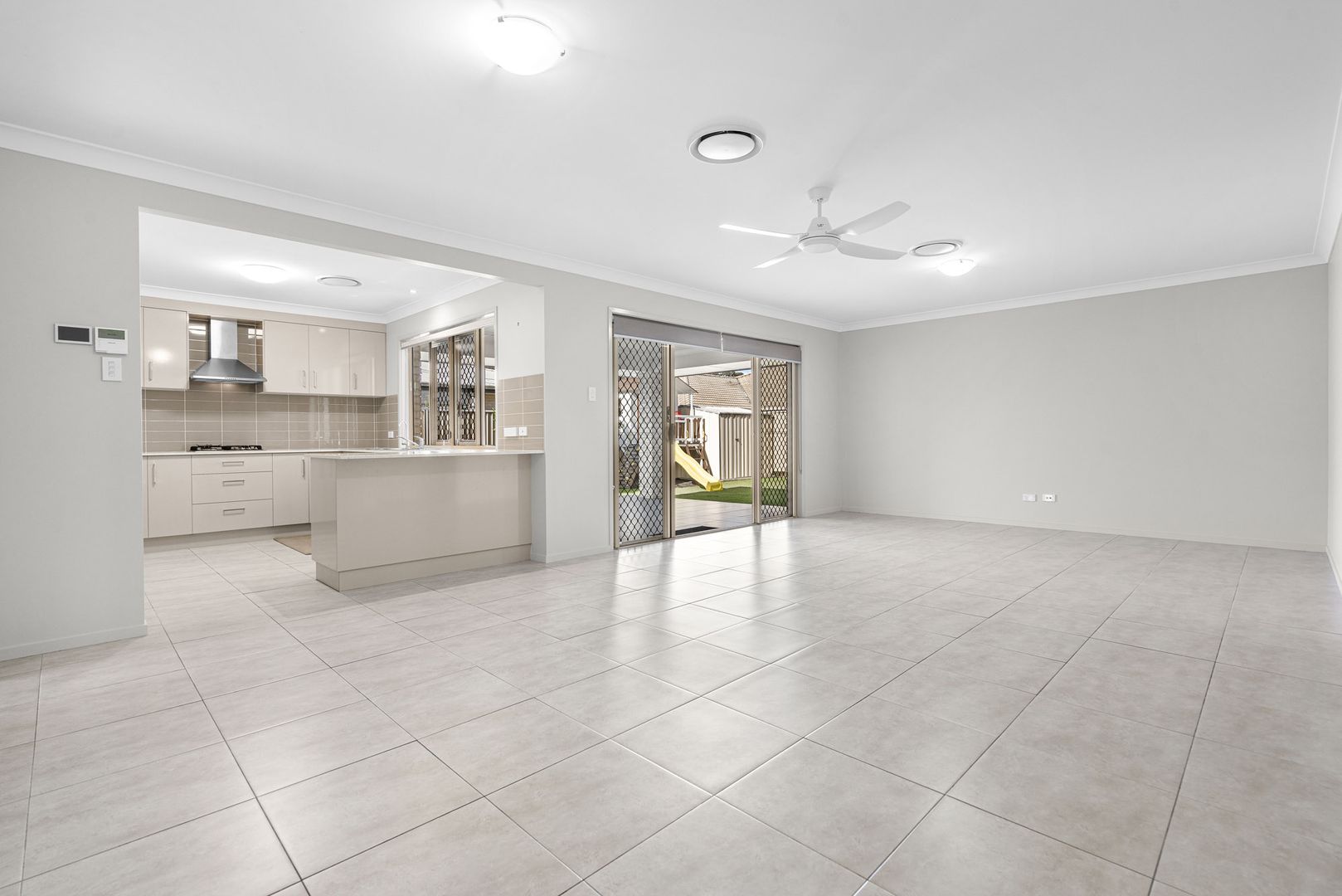 8 Yering Place, Wynnum West QLD 4178, Image 2