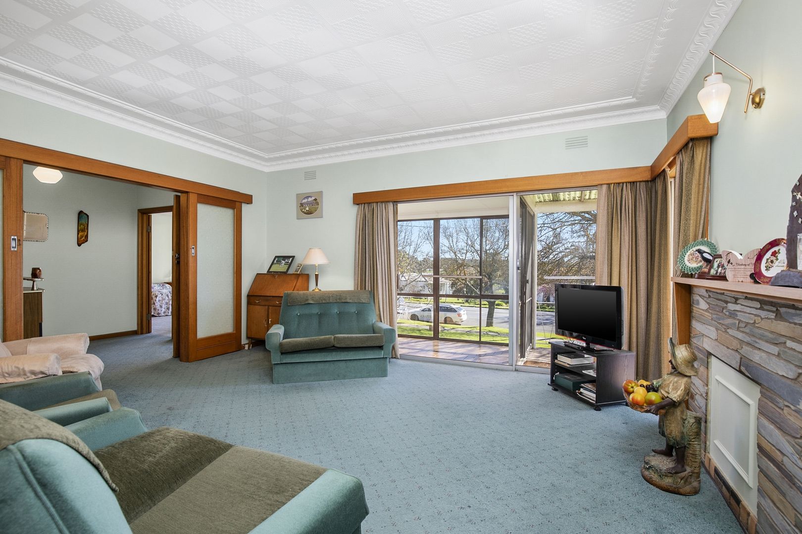 113 Neill Street, Beaufort VIC 3373, Image 2