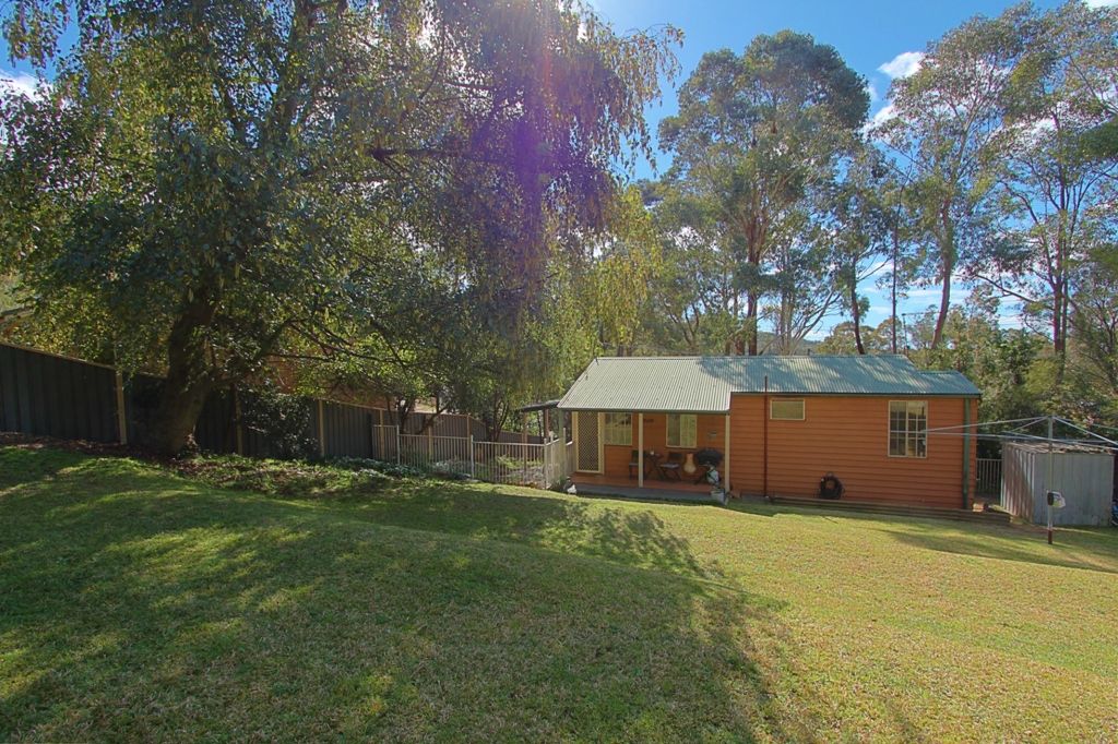 8 Cliff Avenue, Hazelbrook NSW 2779, Image 2