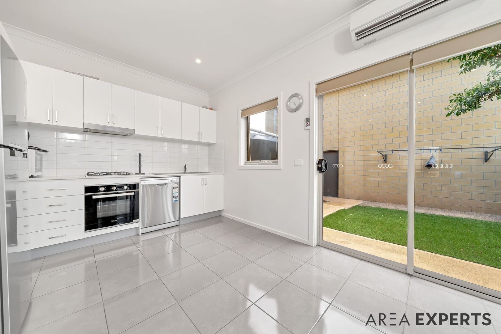 28/2 Rockgarden Drive, Truganina VIC 3029, Image 1