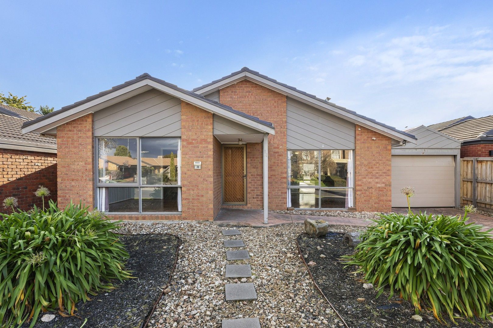 3 bedrooms House in 30 John Ryan Drive SOUTH MORANG VIC, 3752