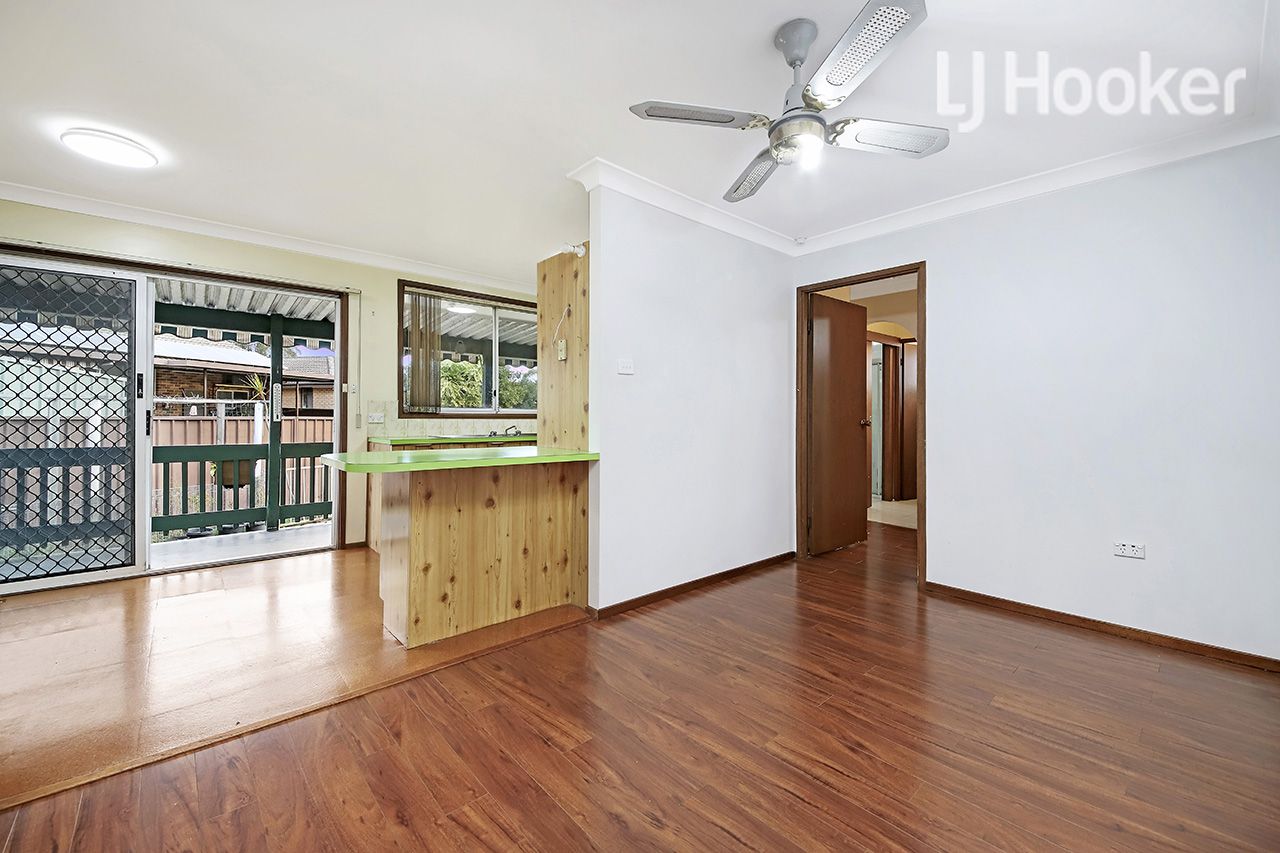 13 Malvern Close, St Johns Park NSW 2176, Image 2