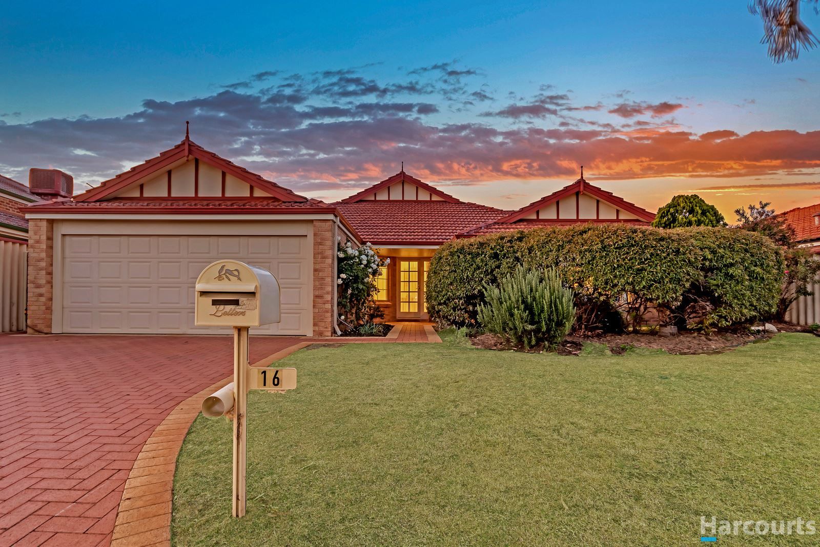 16 Roxburgh Circle, Kinross WA 6028, Image 0