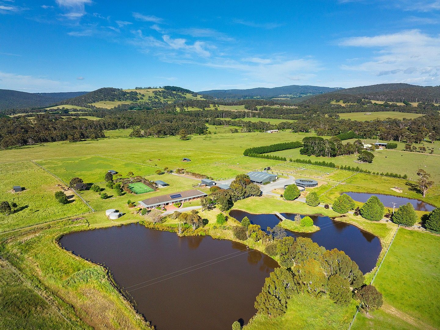 6 bedrooms House in 401 Black Range Road ROMSEY VIC, 3434