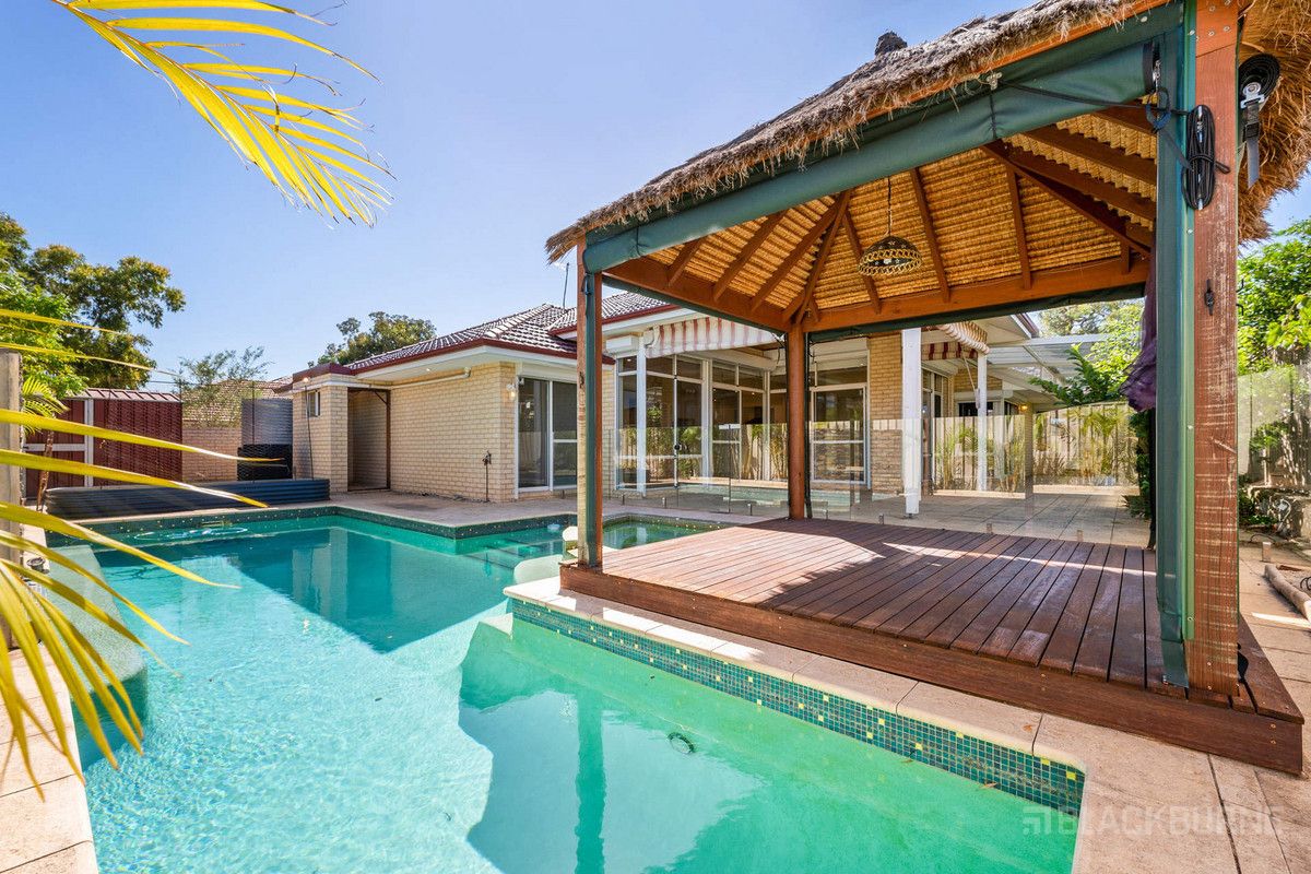4 bedrooms House in 1 Aran Close CANNING VALE WA, 6155