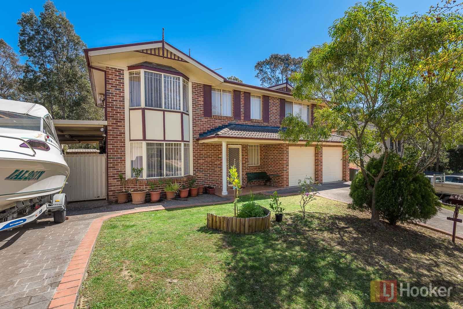 8 Whiteley Close, Casula NSW 2170, Image 0