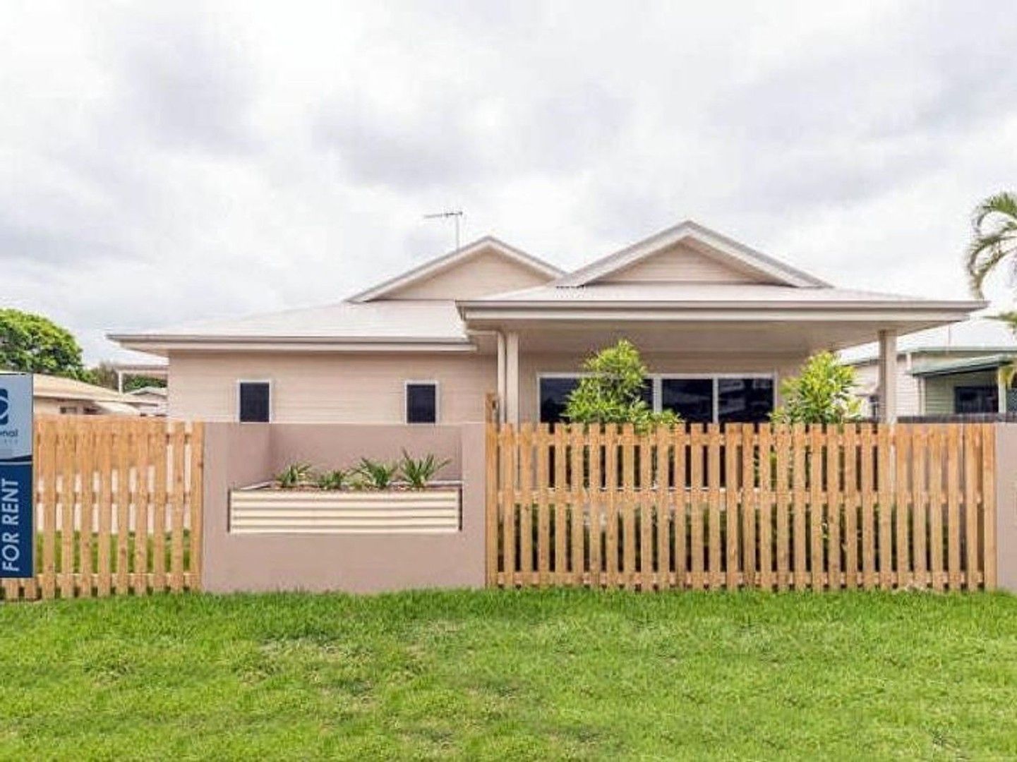2 bedrooms Apartment / Unit / Flat in 1/42 Mary Street WEST MACKAY QLD, 4740