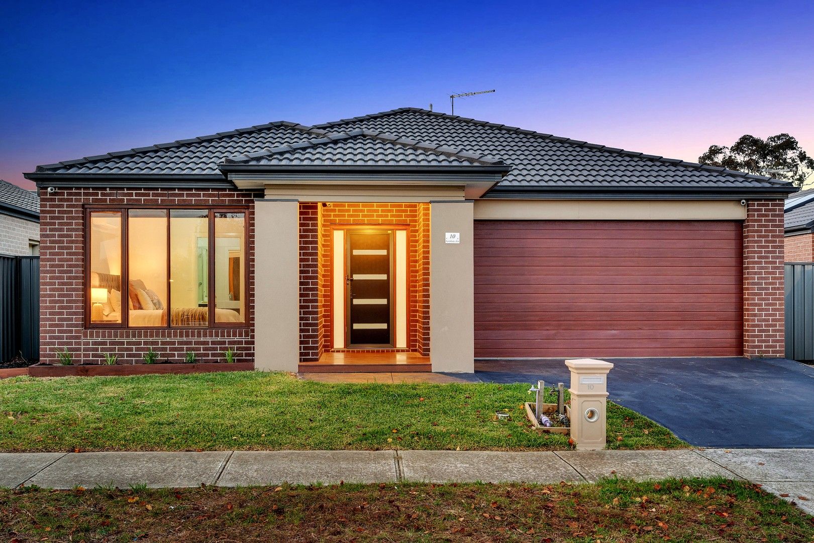 10 Rainham Avenue, Craigieburn VIC 3064, Image 0