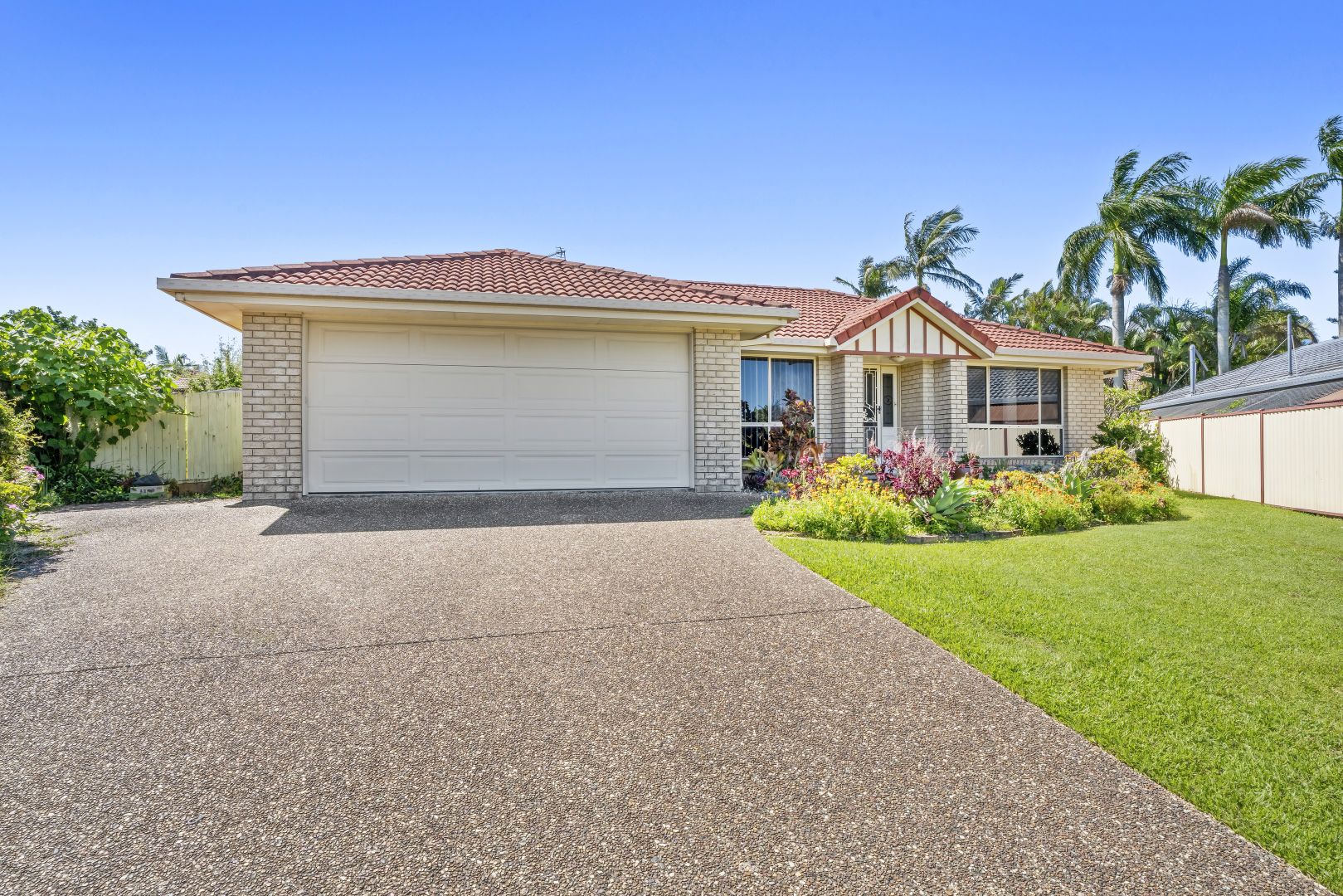 16 Atlas Crescent, Benowa QLD 4217, Image 2