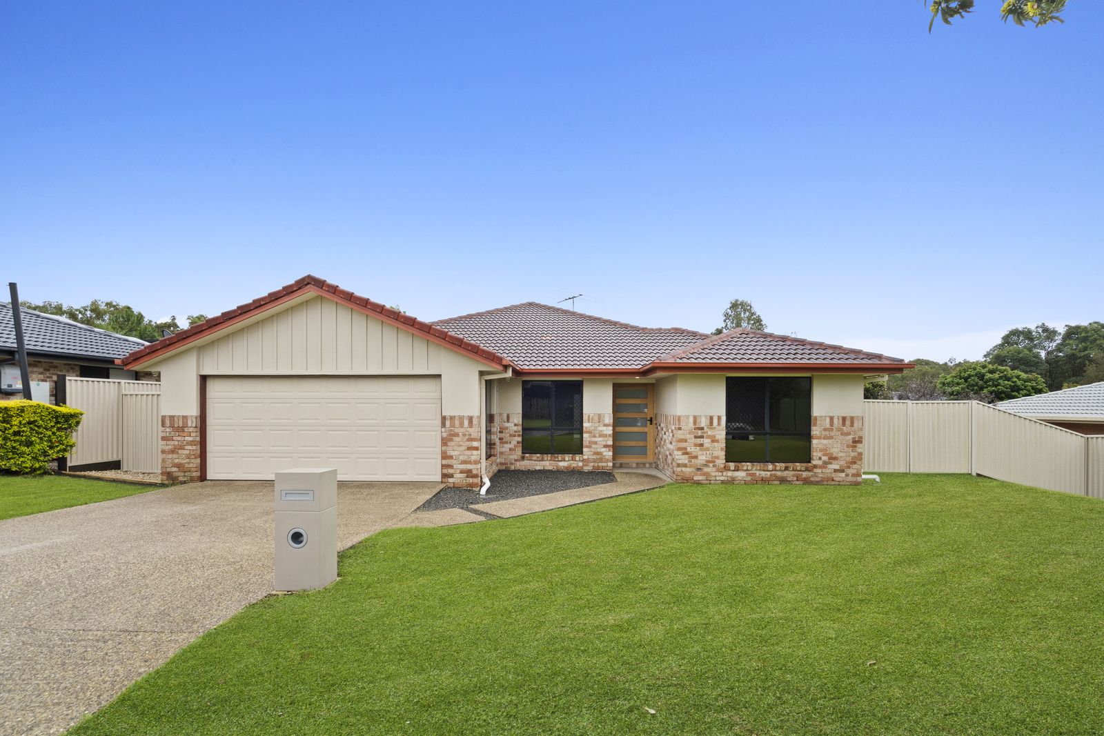 4 bedrooms House in 8 Kentia Court VICTORIA POINT QLD, 4165