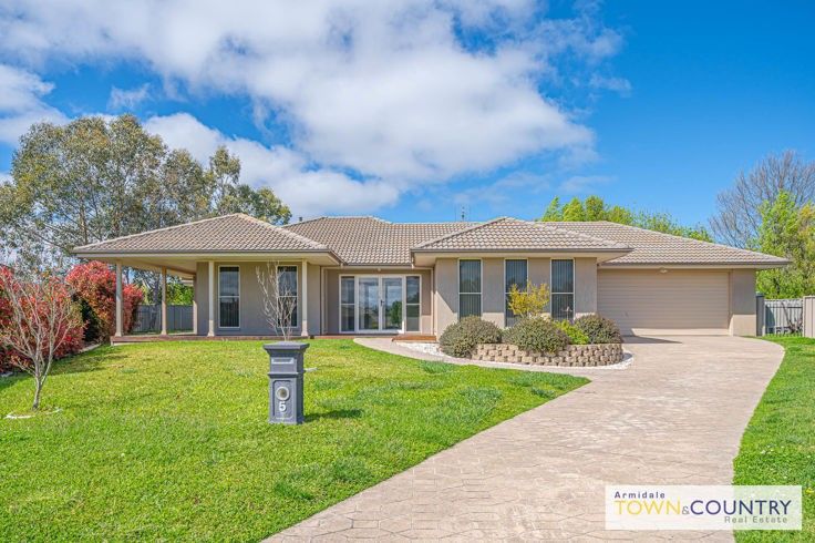 4 bedrooms House in 5 Rusden Court ARMIDALE NSW, 2350