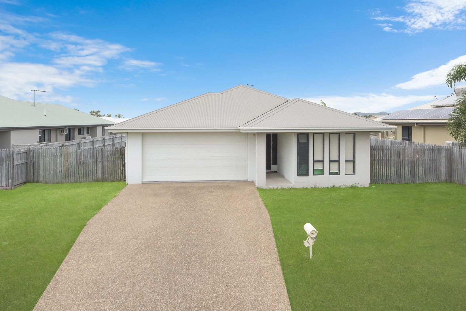 4 bedrooms House in 1 Fontwell Court MOUNT LOW QLD, 4818