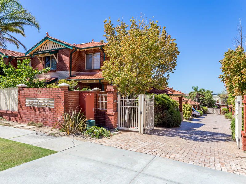 3 bedrooms Townhouse in 8/64 First Avenue MOUNT LAWLEY WA, 6050