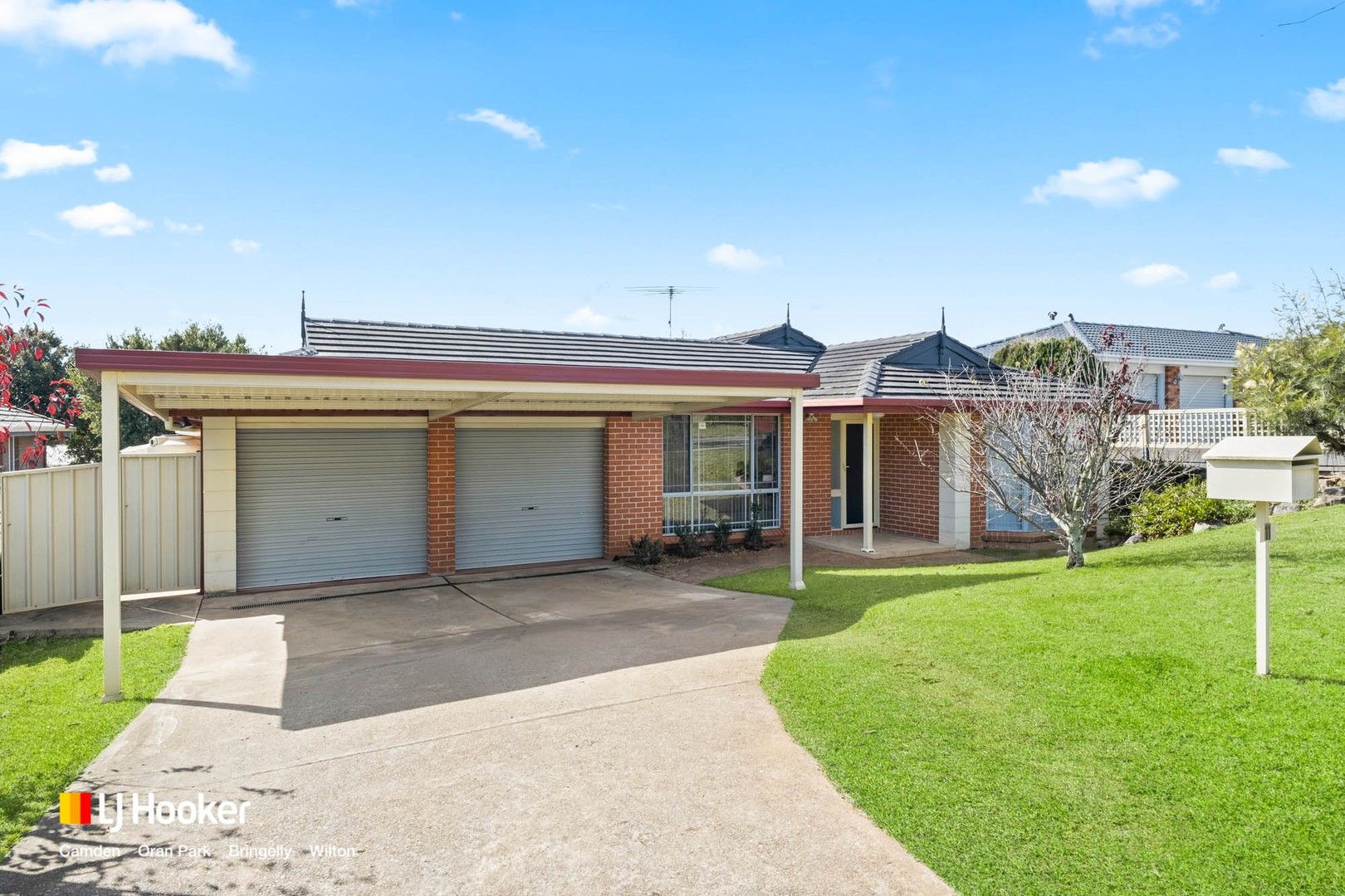 4 bedrooms House in 11 Burnett Avenue MOUNT ANNAN NSW, 2567