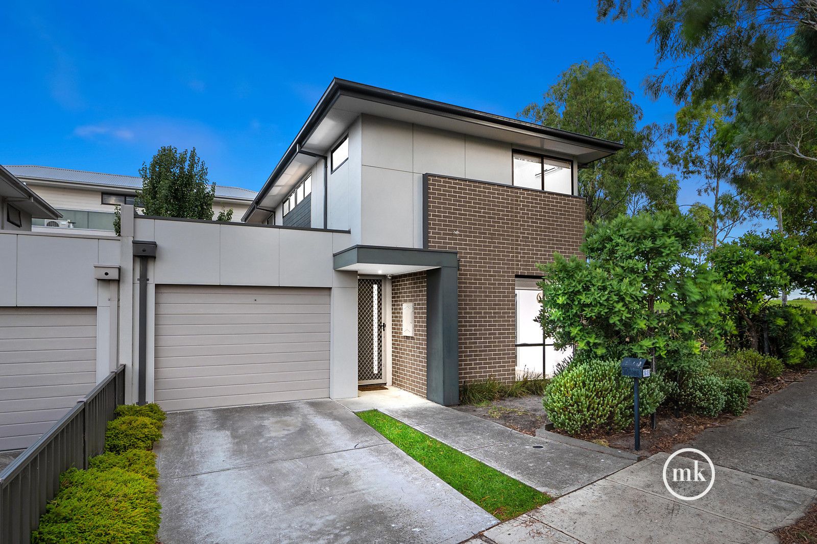 6 bedrooms House in 21 & 23 Delbridge Drive MERNDA VIC, 3754