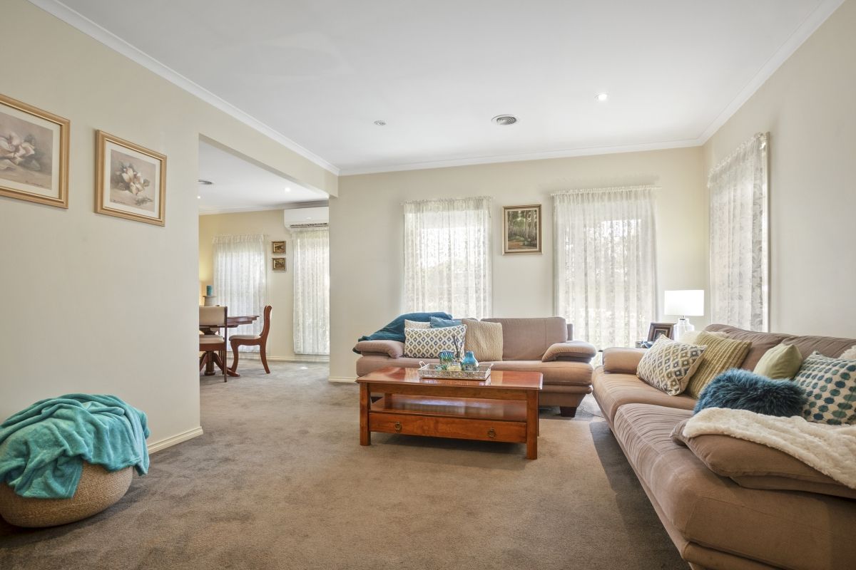 1 Manifera Close, Manor Lakes VIC 3024, Image 2