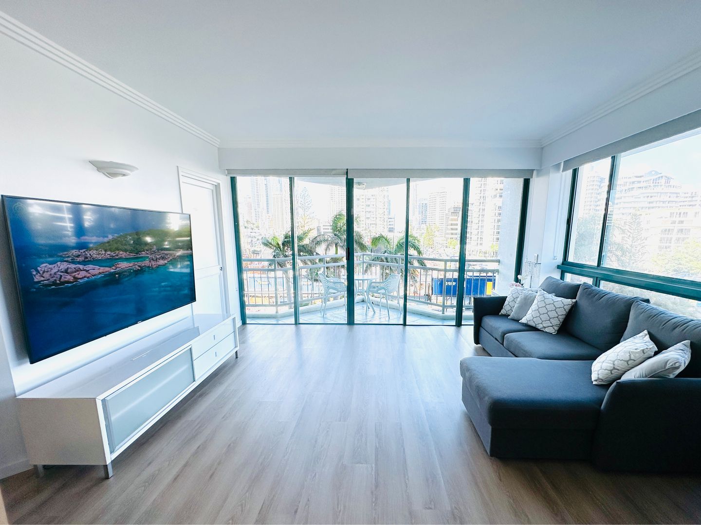 2 bedrooms Apartment / Unit / Flat in 403/5-19 Palm Avenue SURFERS PARADISE QLD, 4217