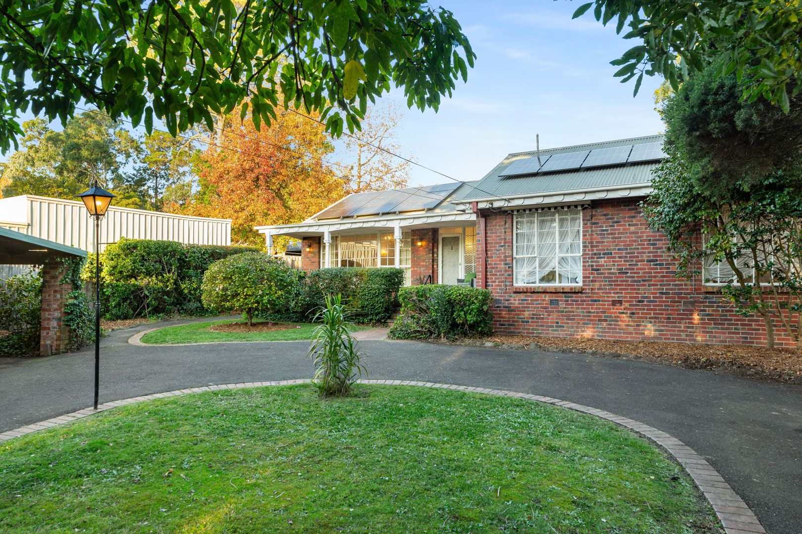 27 Woodland Avenue, Croydon VIC 3136, Image 2